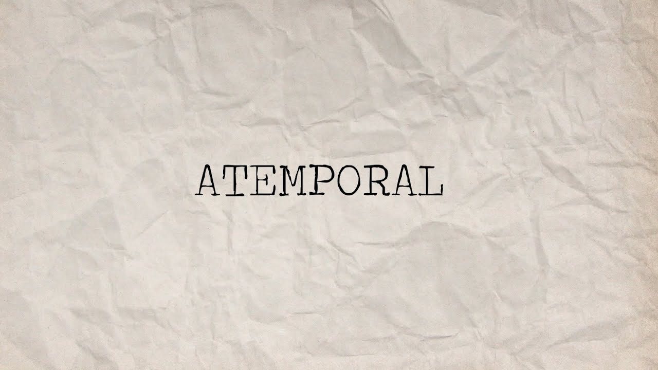 Portada del documental: el título compuesto en tipografía de máquina de escribir sobre un papel arrugado.